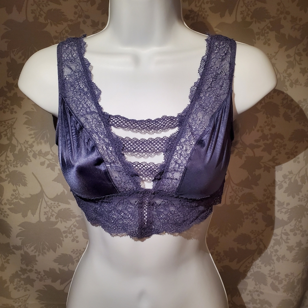 Victoria's Secret Wireless Unlined Lacey Bralette, Blue, Size Small